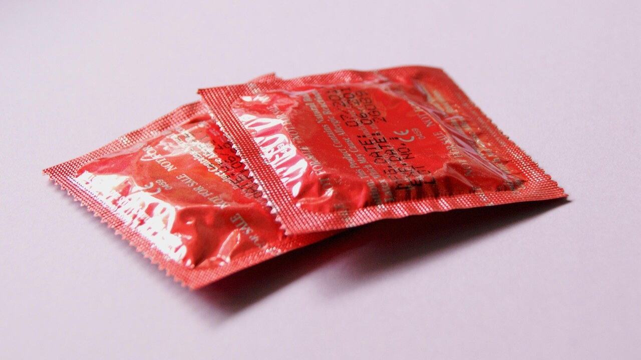 how to use a female condom
